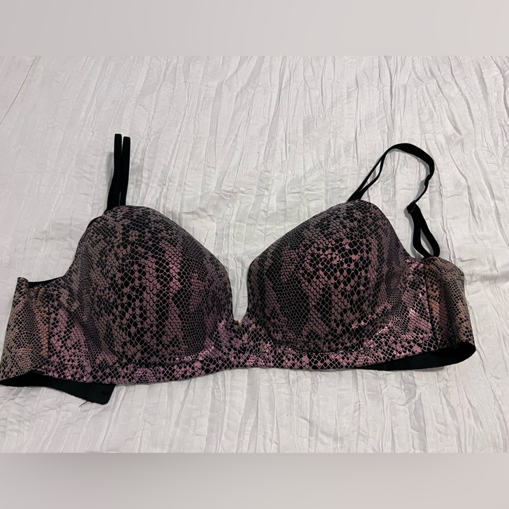34DD Victoria Secret wireless bra